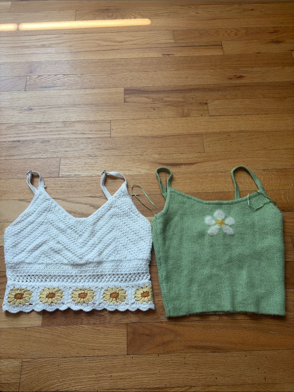 2 knit summer crop tank tops hollister and LA Hearts sz XS